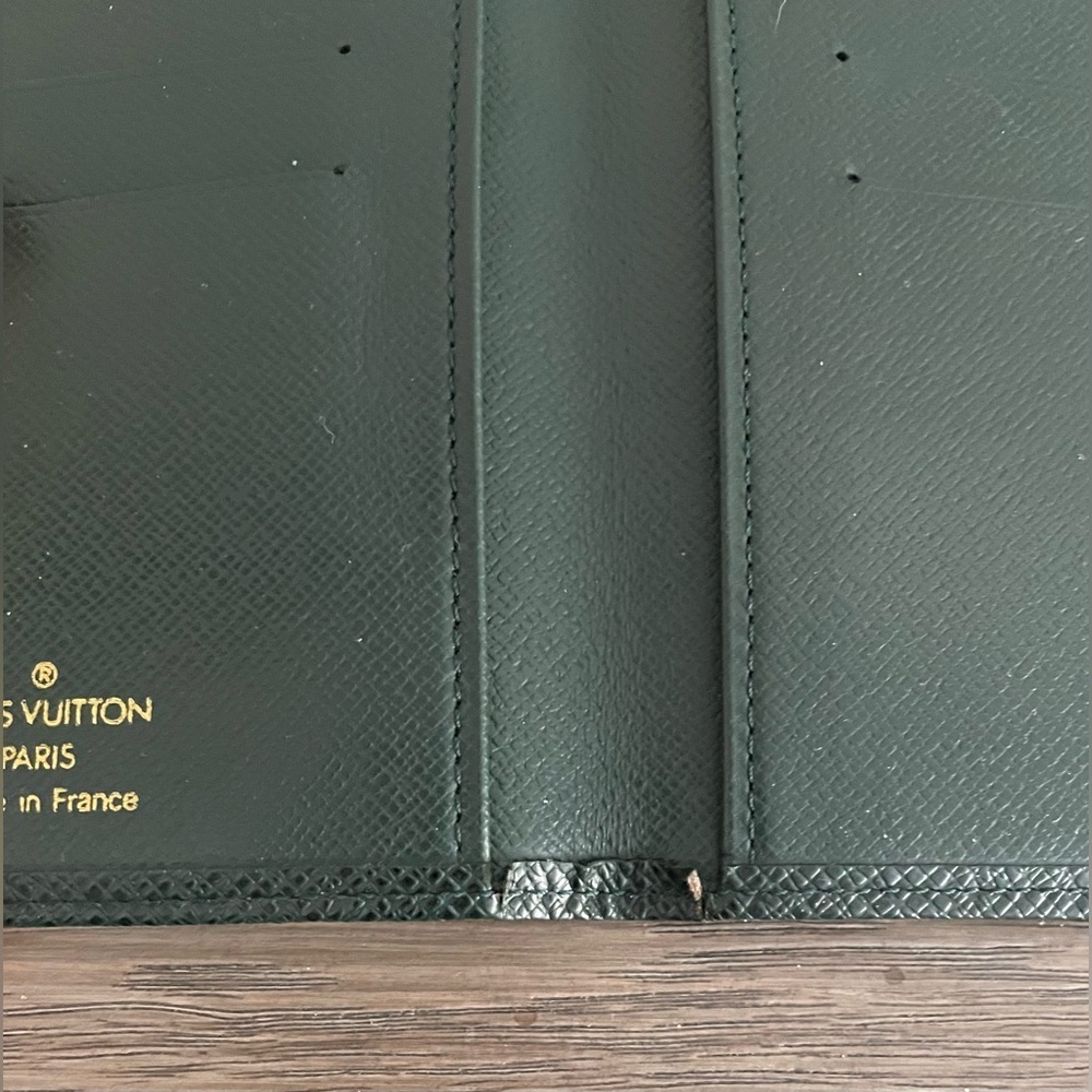 VGUC, Louis Vuitton LV, Taiga, Bi-Fold Slim Green Leather Wallet - Picture 14 of 16